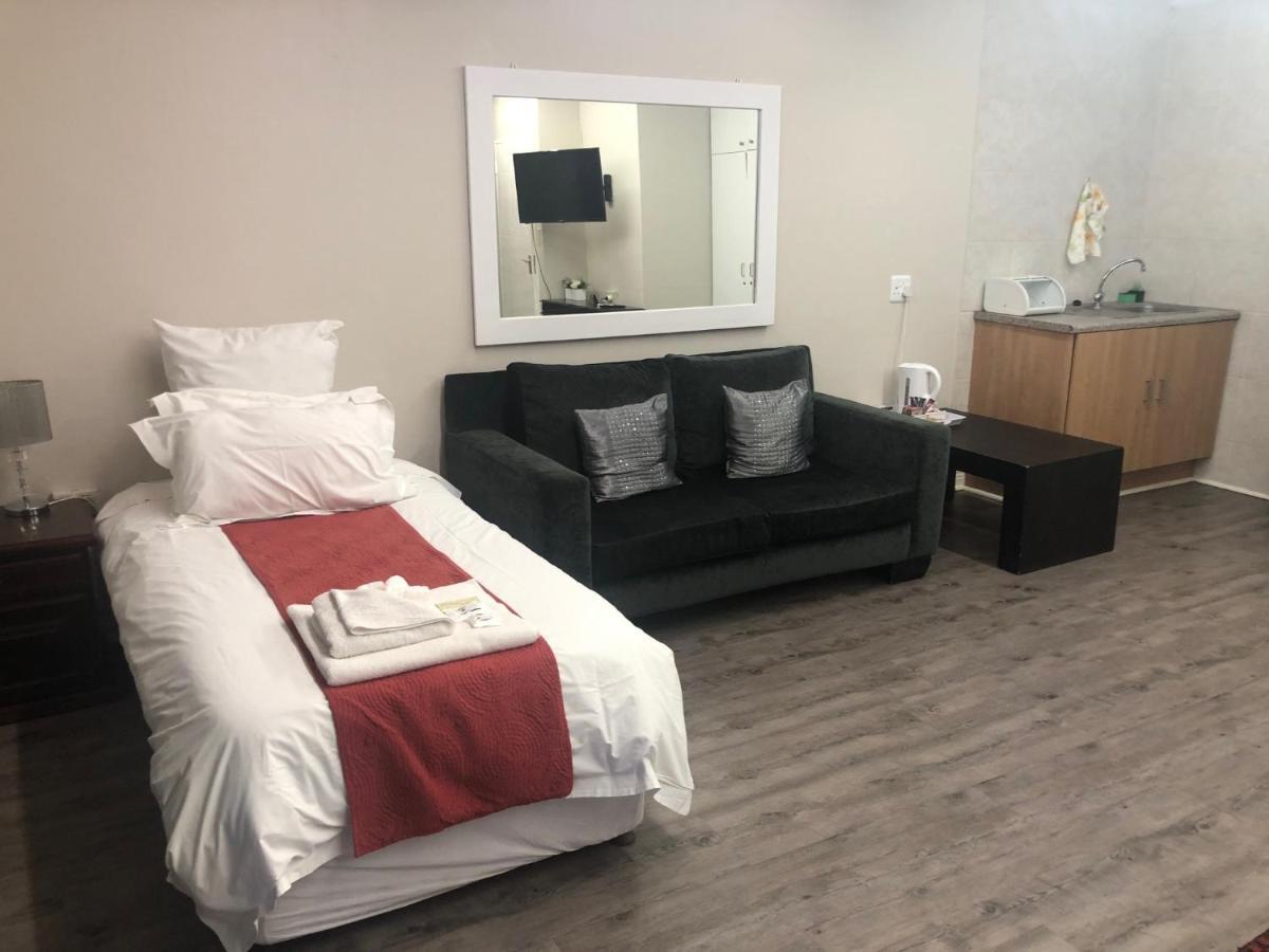 Acacia Westdene B&B Блумфонтейн Экстерьер фото