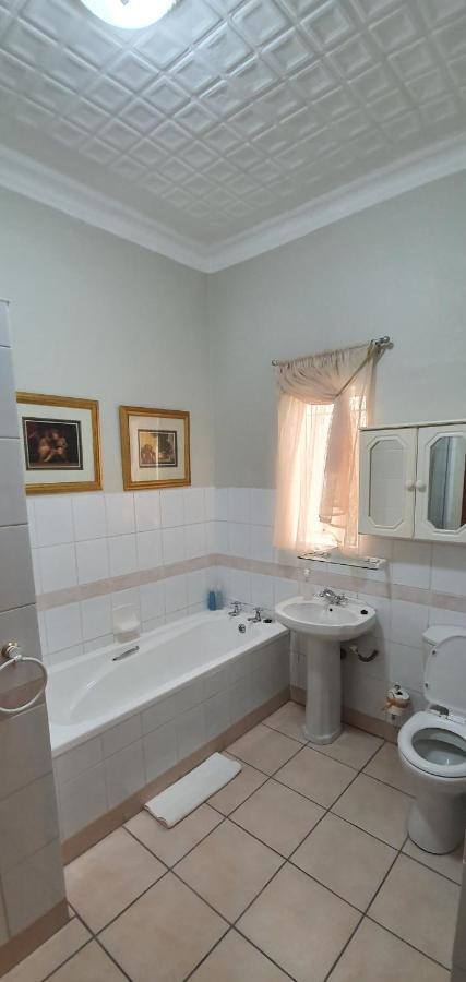 Acacia Westdene B&B Блумфонтейн Экстерьер фото