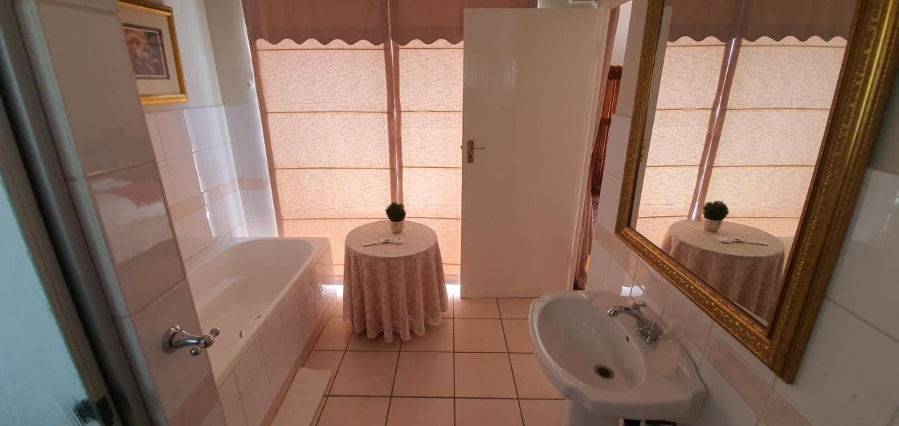 Acacia Westdene B&B Блумфонтейн Экстерьер фото
